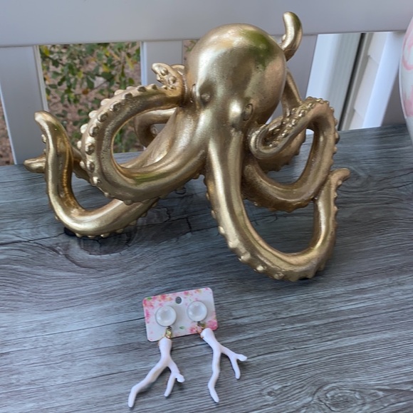 Coral Stud Earrings NWT - Orange OR Red Coral - Picture 4 of 4